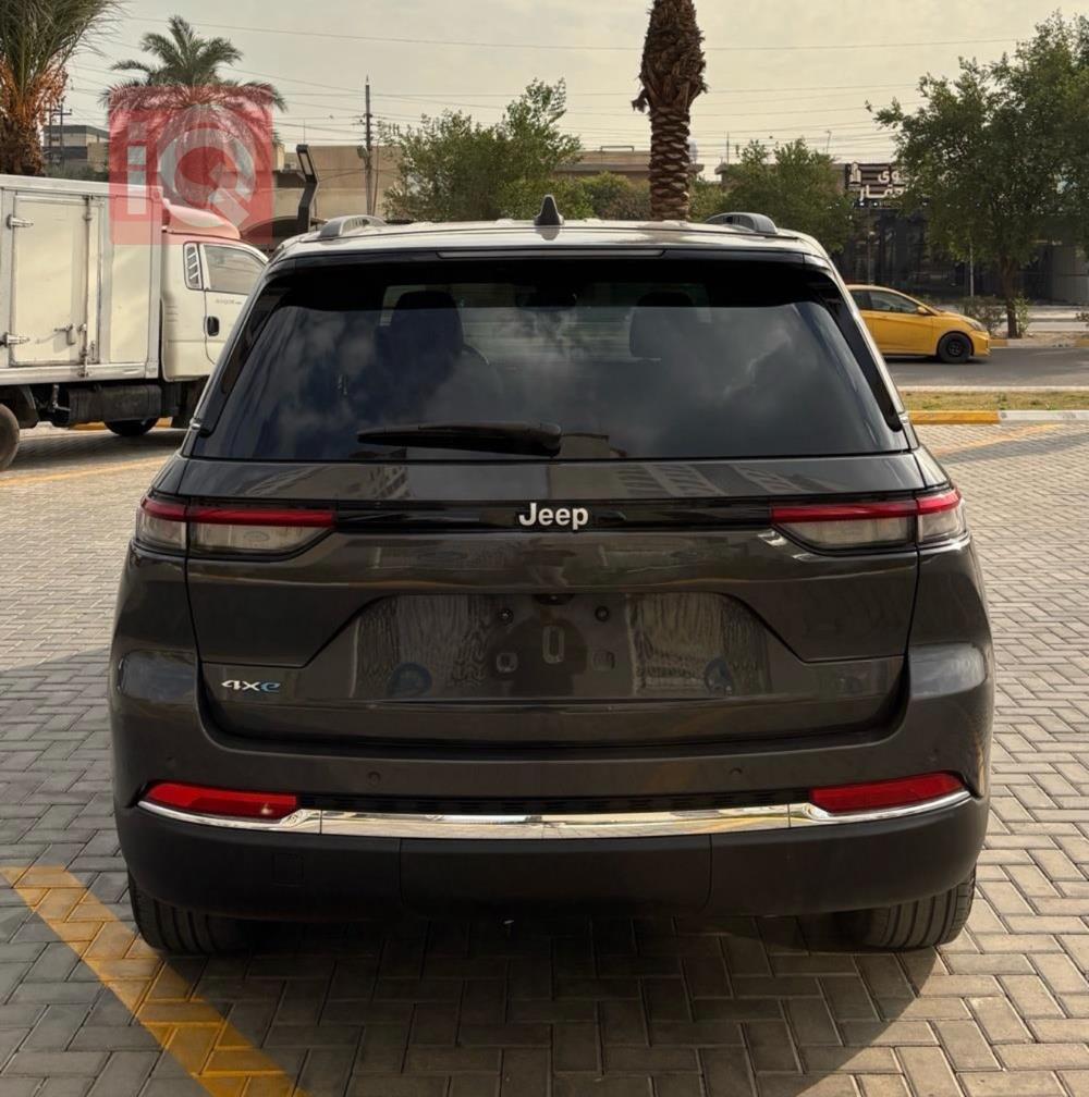 جیپ گراند شیرۆکی